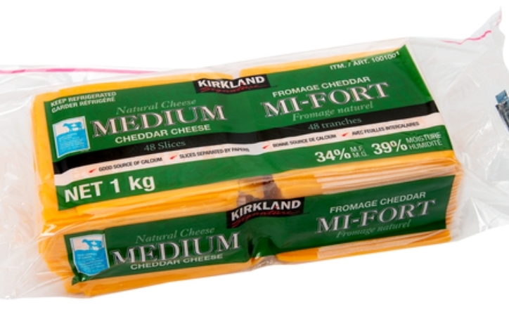 KIRKLAND SIGNATURE MEDIUM SLICED CHEDDAR CHEESE 1 KG